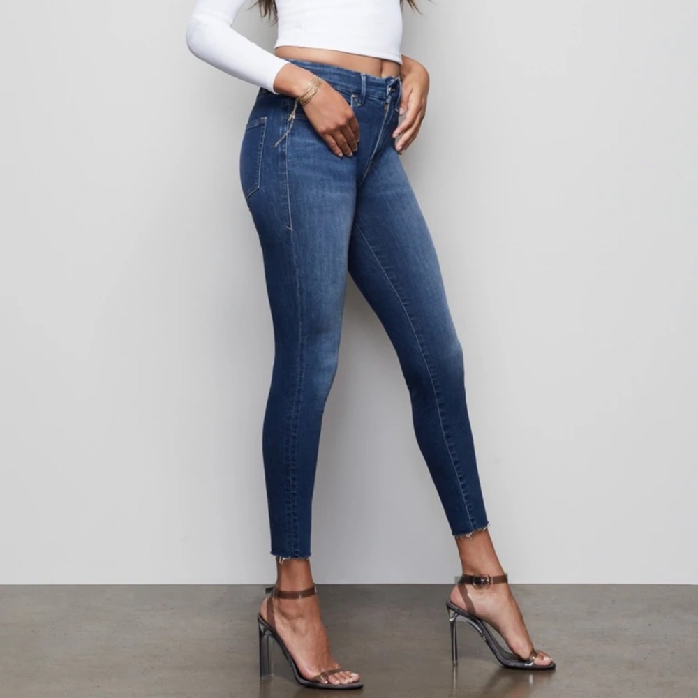 Good American Good Waist Crop high waist jeans dark medium wash blue size 6/28